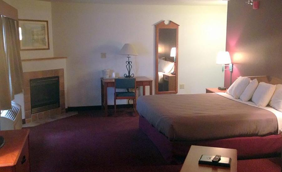 Americinn By Wyndham Stuart Zewnętrze zdjęcie